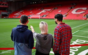 体育博彩中的“信息延迟”：为什么散户永远慢庄家半拍？（体育博彩的信息差：散户为何总落后庄家一步？）